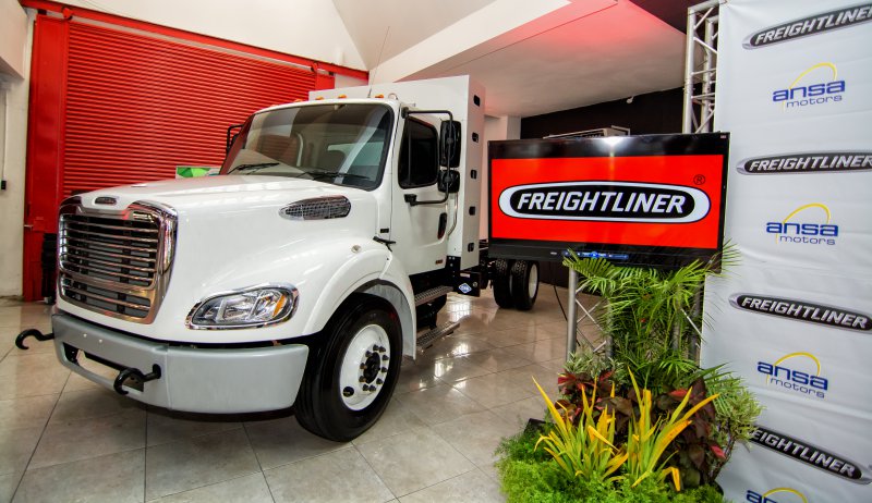Freightliner Trucks’ Business Class M2 112,